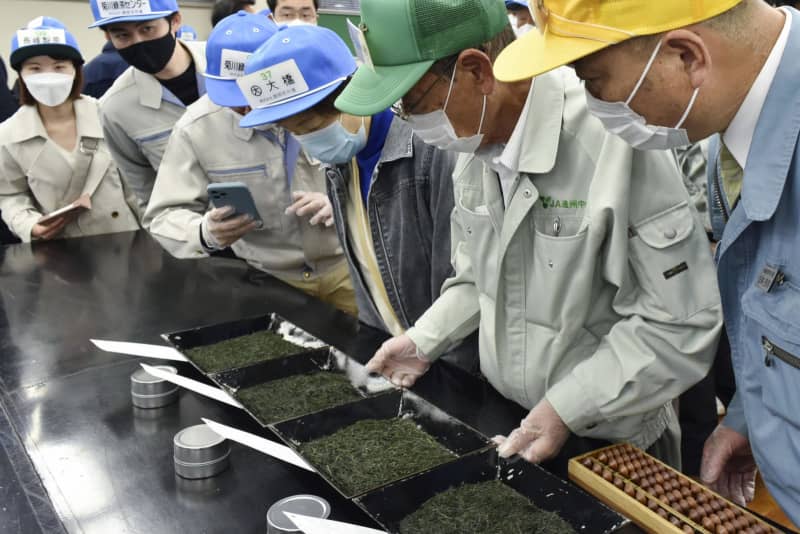 New Japanese tea leaves auction, sell for 1.96m yen (new record)