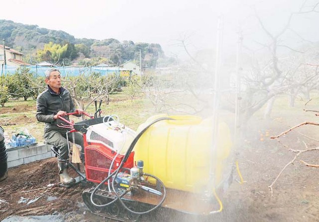 自走式ＳＳを７万円で自作　静岡の果樹農家、廃ハーベスター活用